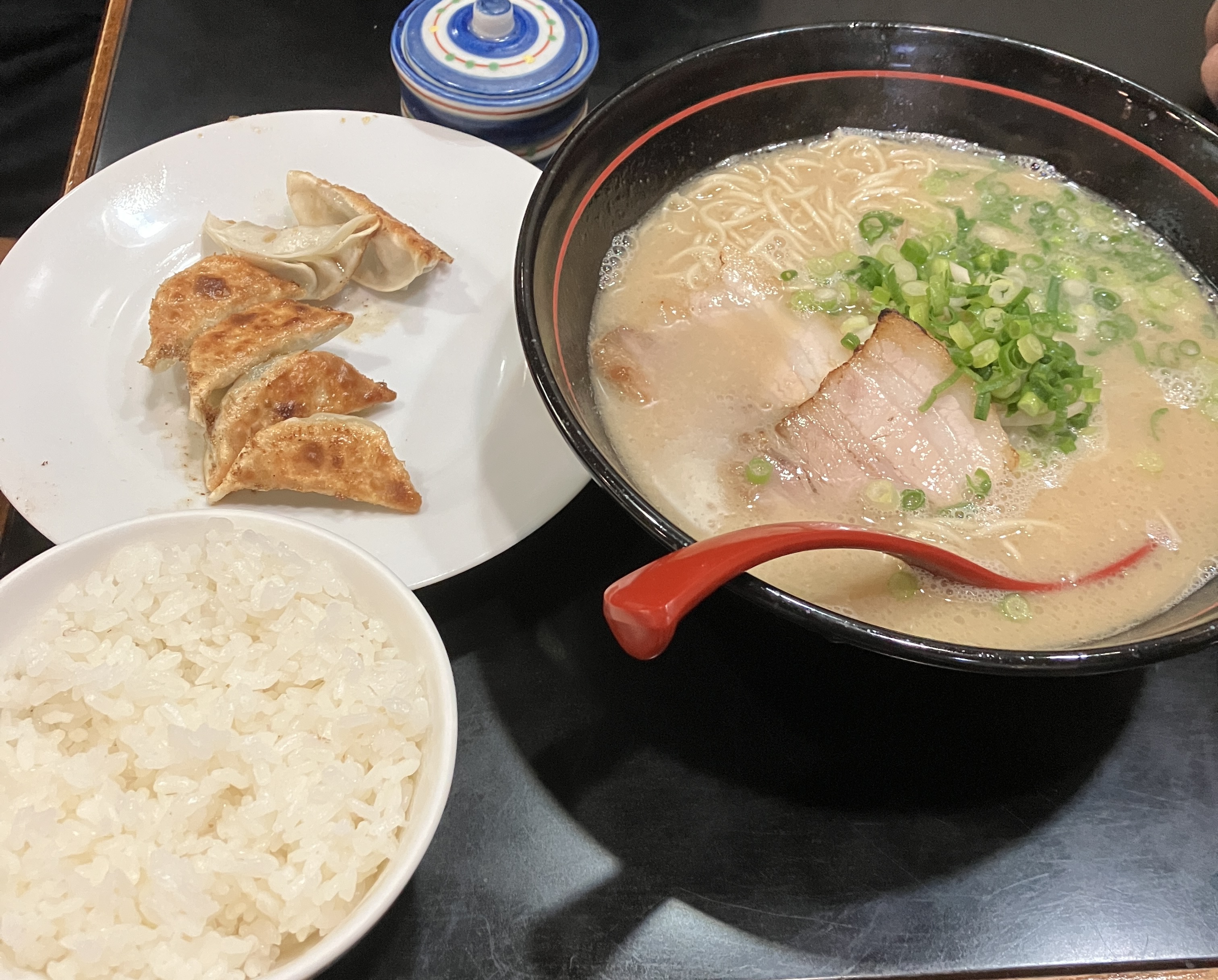 会場のそばのラーメン屋.現地で知り合った偉い人に奢ってもらいました.ゴチでした.