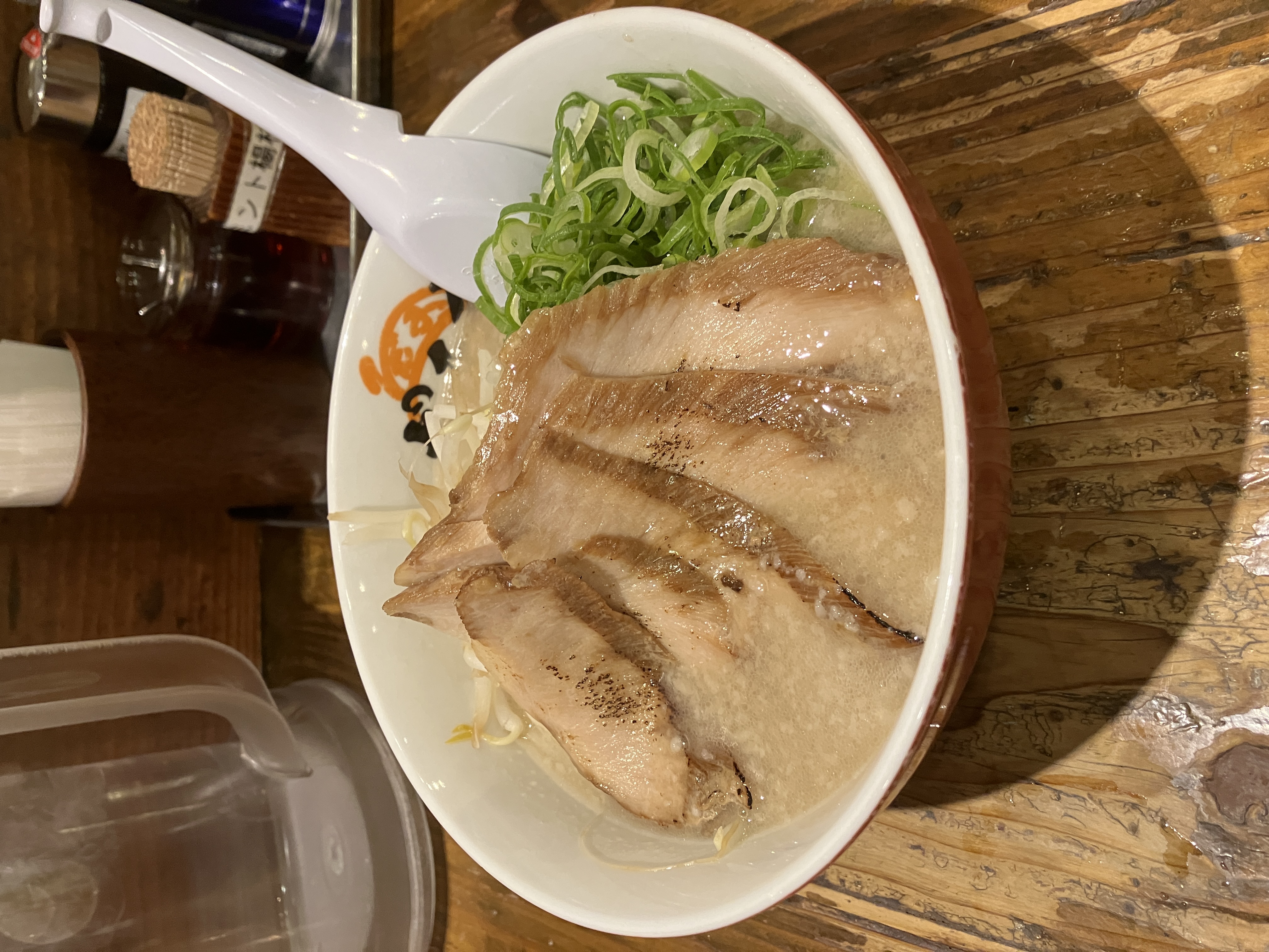 博多駅で食べた豚骨ラーメン