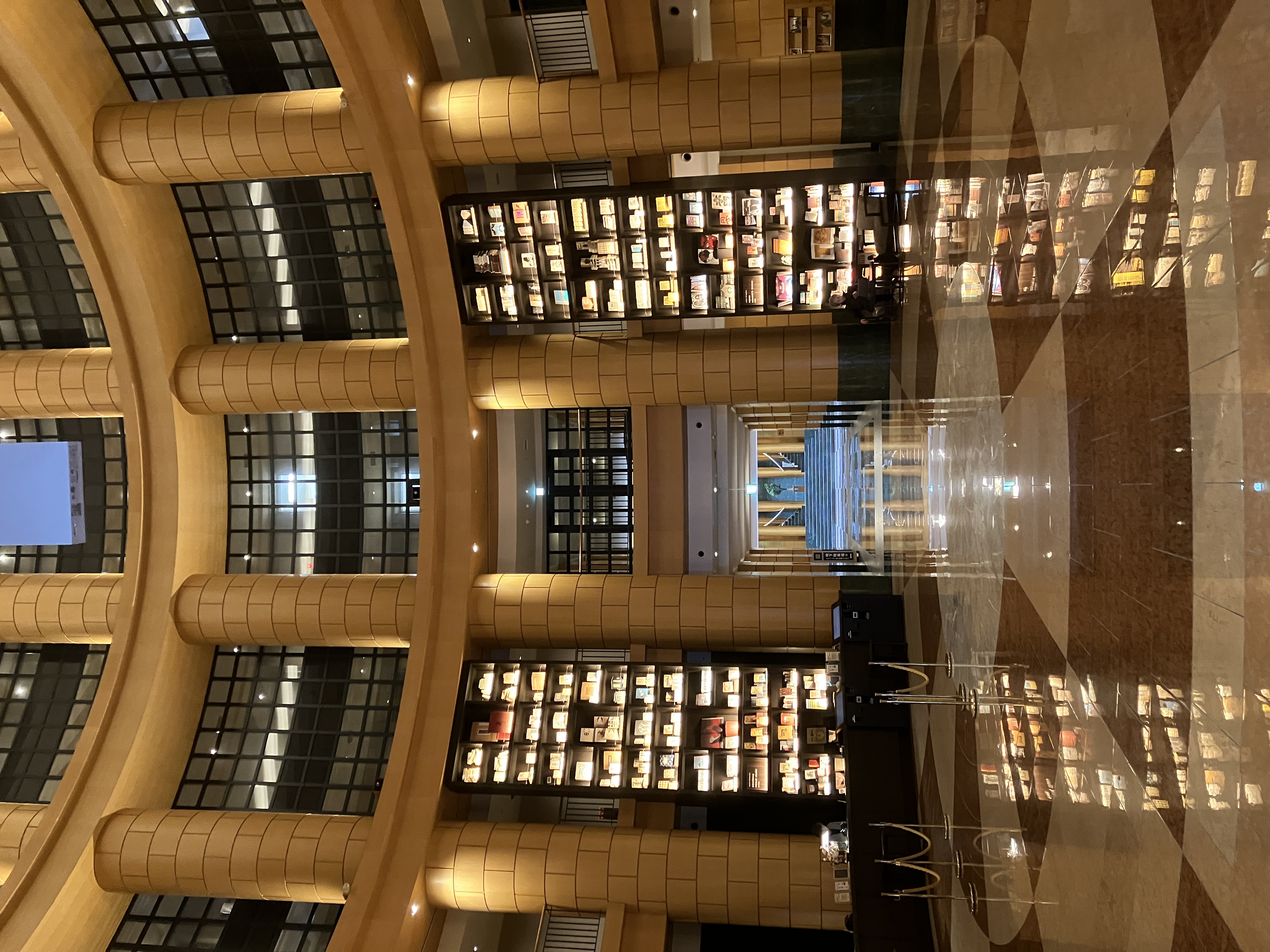 泊まったホテルのロビー.オシャレ.