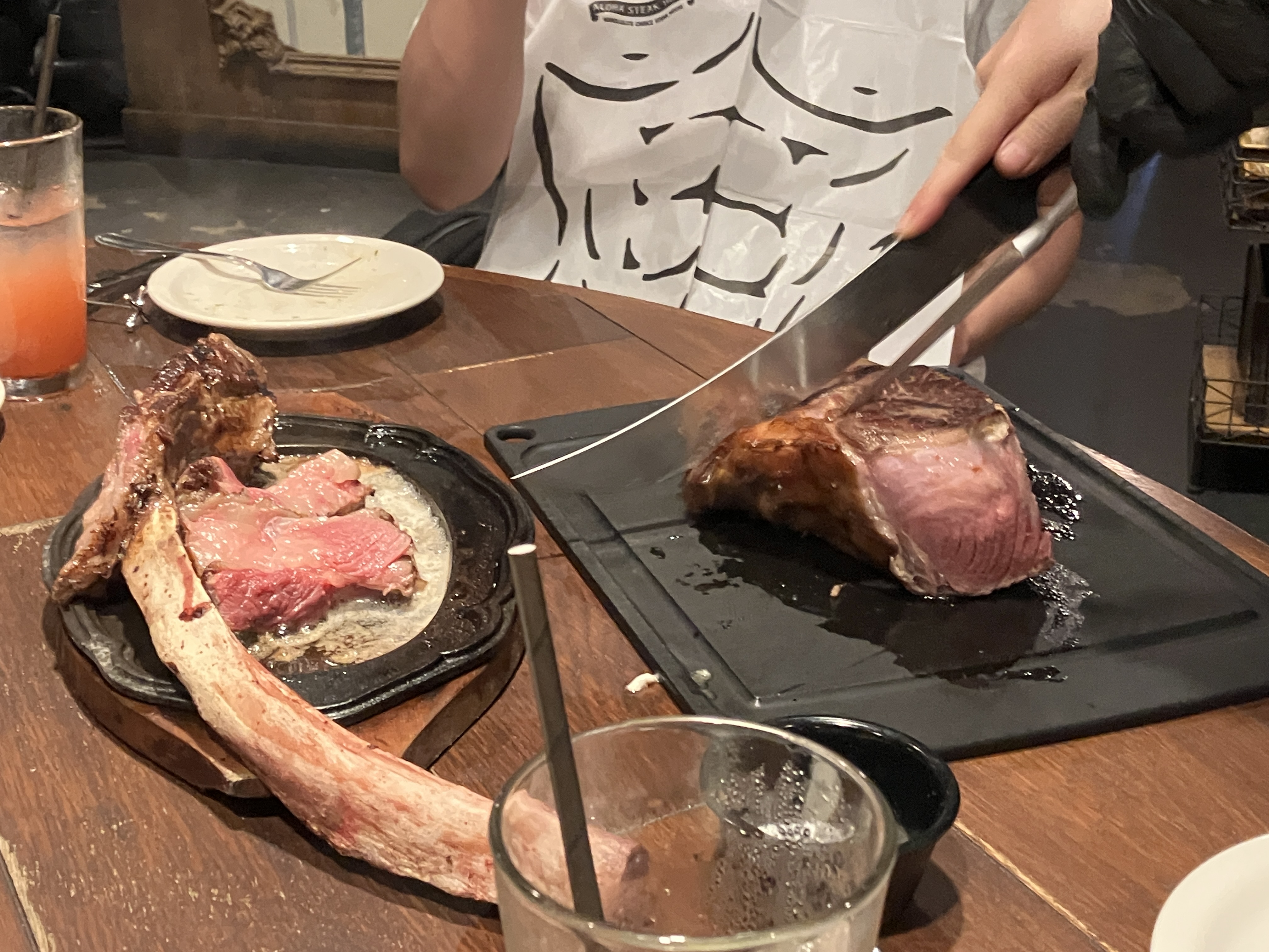 クソデカステーキ.6人で4万円だと・・・!?