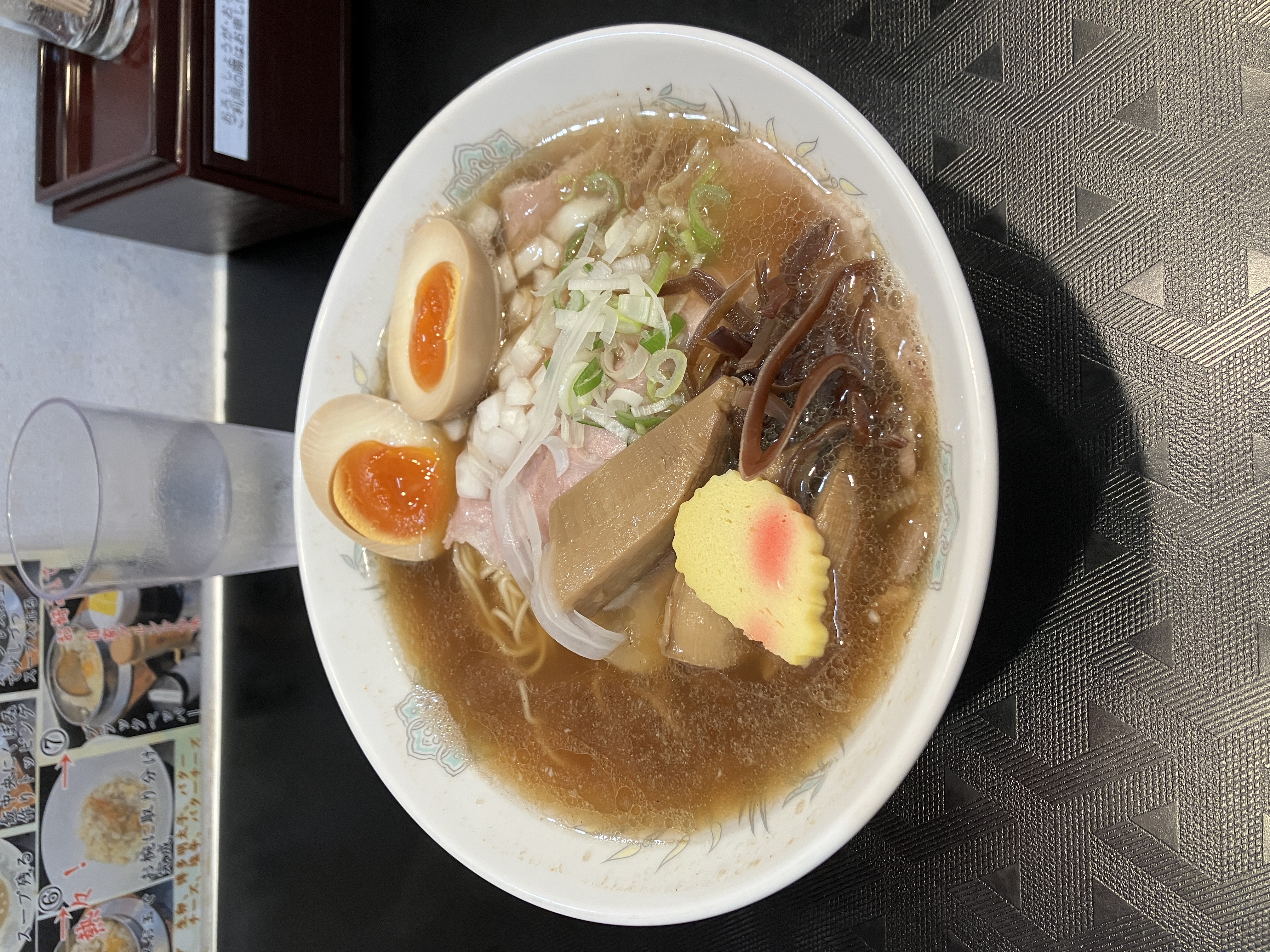 こいついっつもラーメン食べてるな.