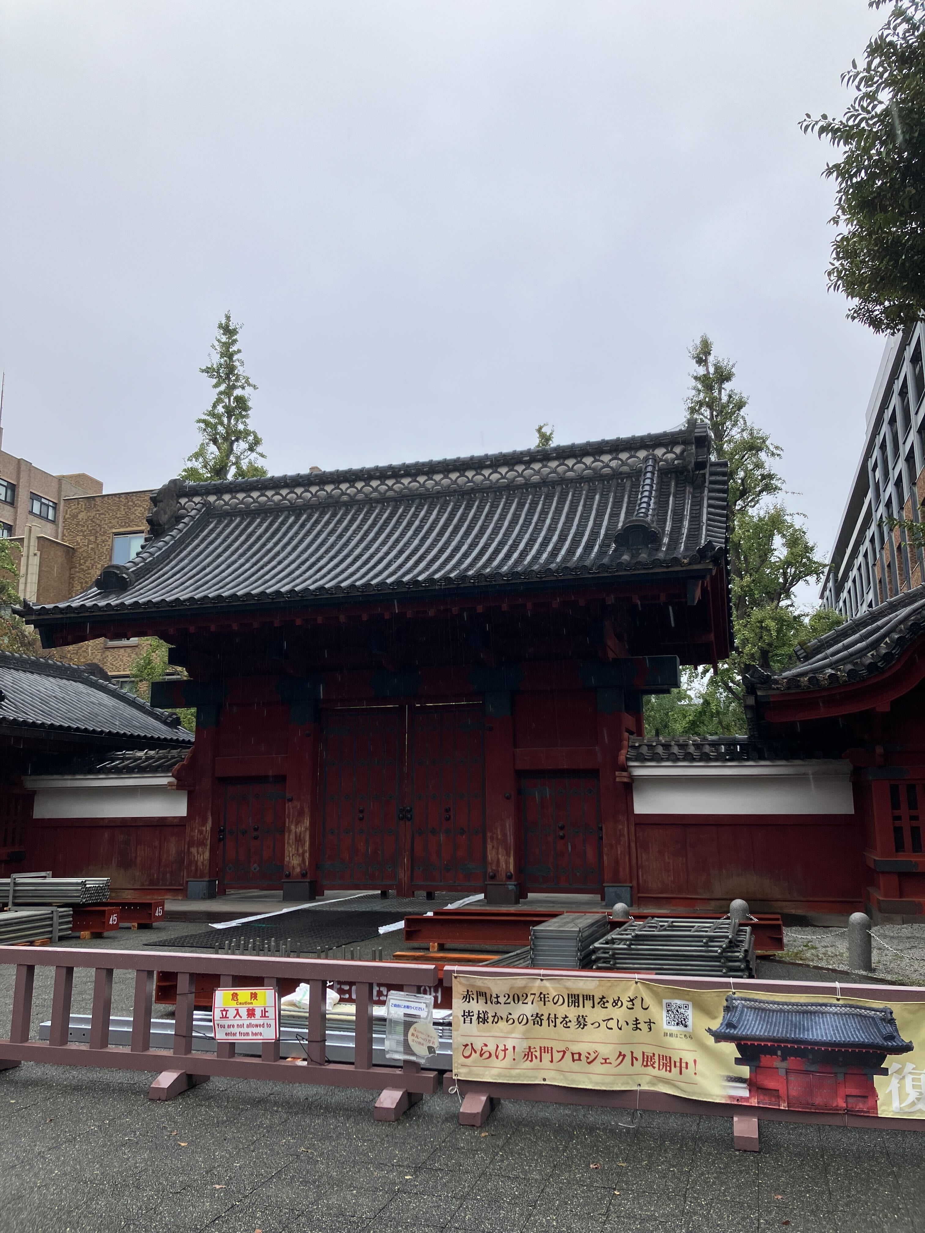 東大の赤門。本番前に軽い観光をした。