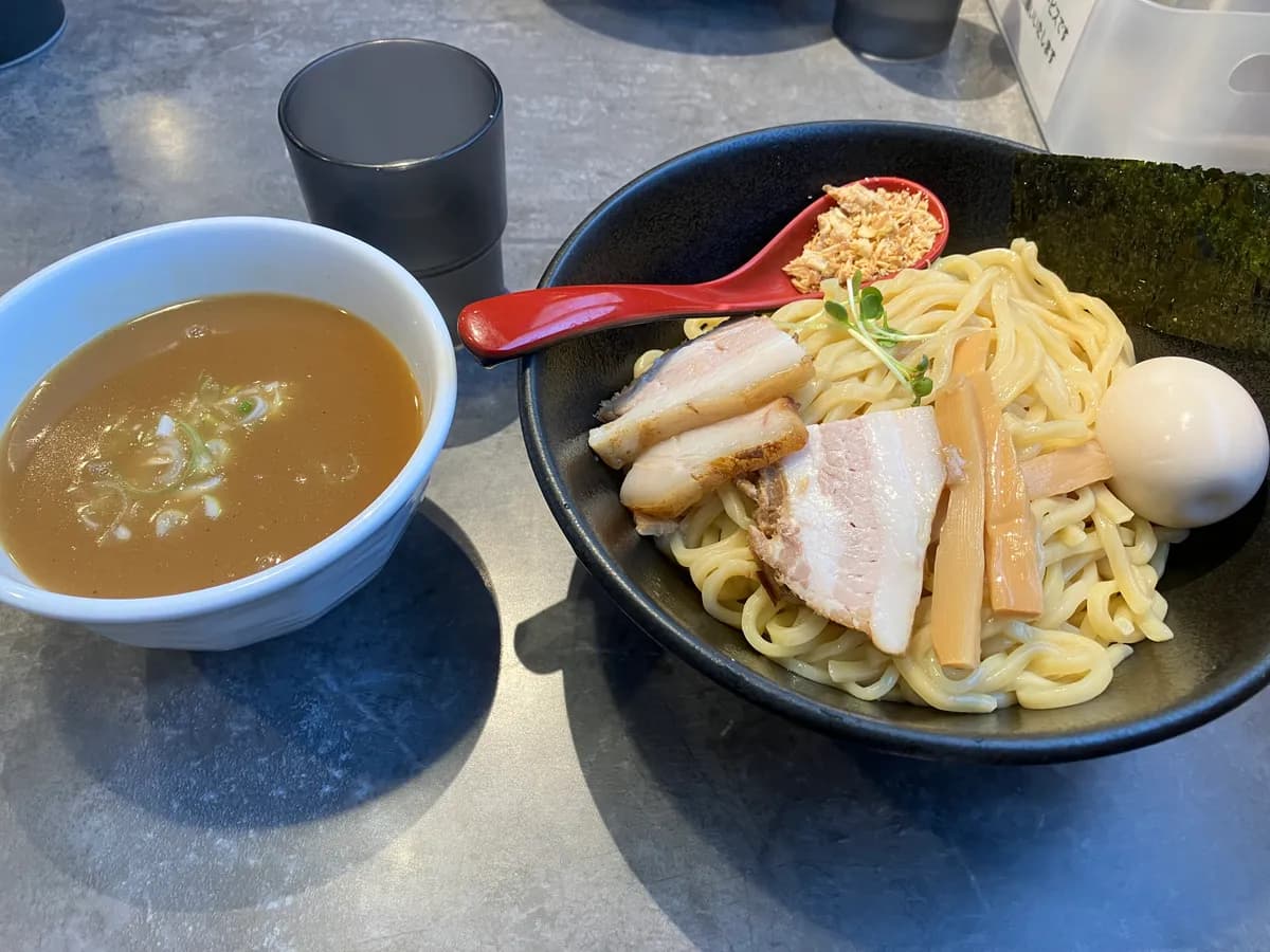 すごく久しぶりにつけ麺を食べて感動しました．