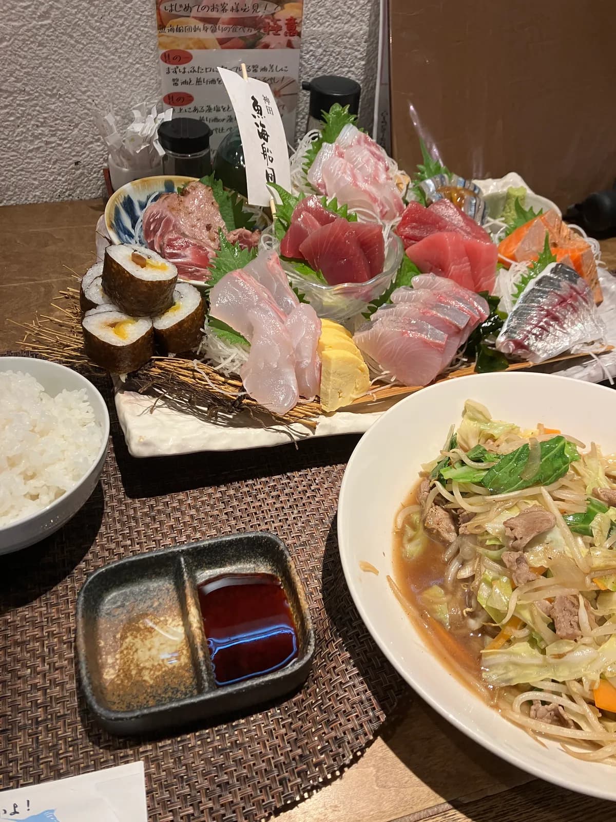 高校時代の部活の先輩と．全体的に量が多く，満腹になれました．アルコール飲めないので，食事が美味しくて多いのはありがたいです．